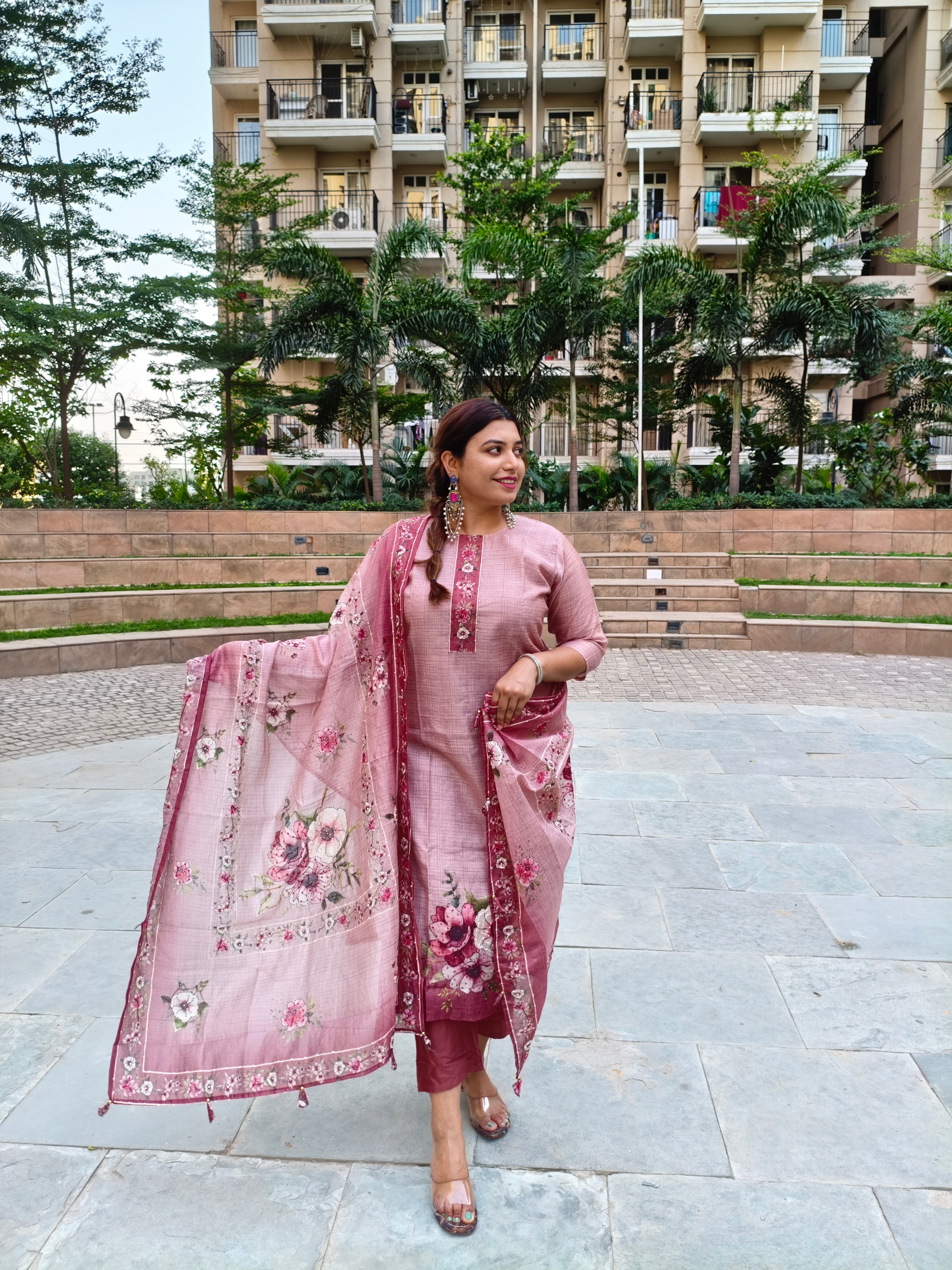 Mauve Meadow: Premium Suit Set with Floral Bundi Work