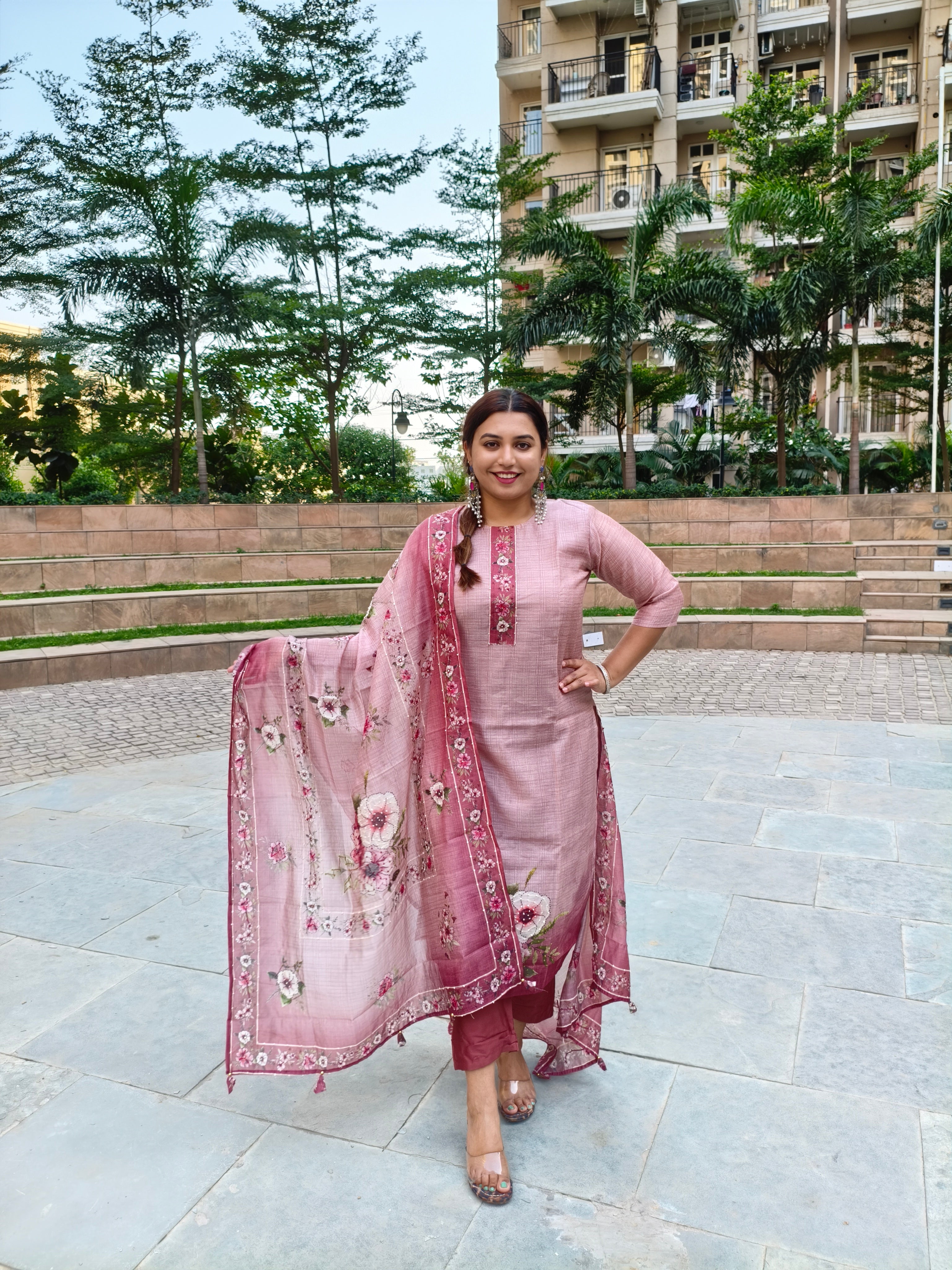Mauve Meadow: Premium Suit Set with Floral Bundi Work