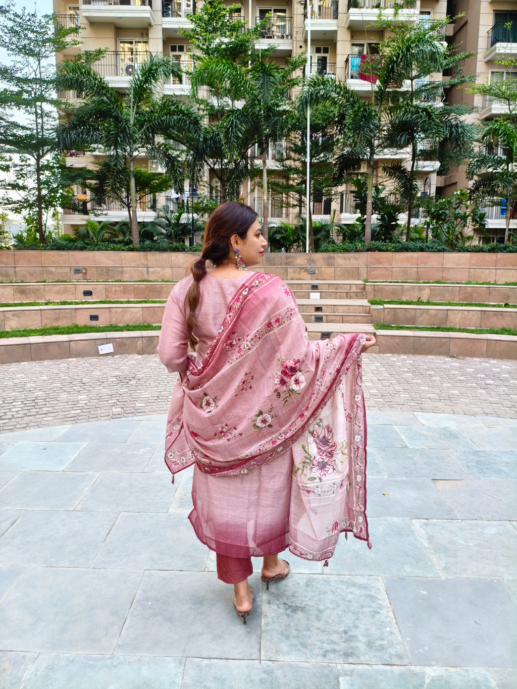 Mauve Meadow: Premium Suit Set with Floral Bundi Work