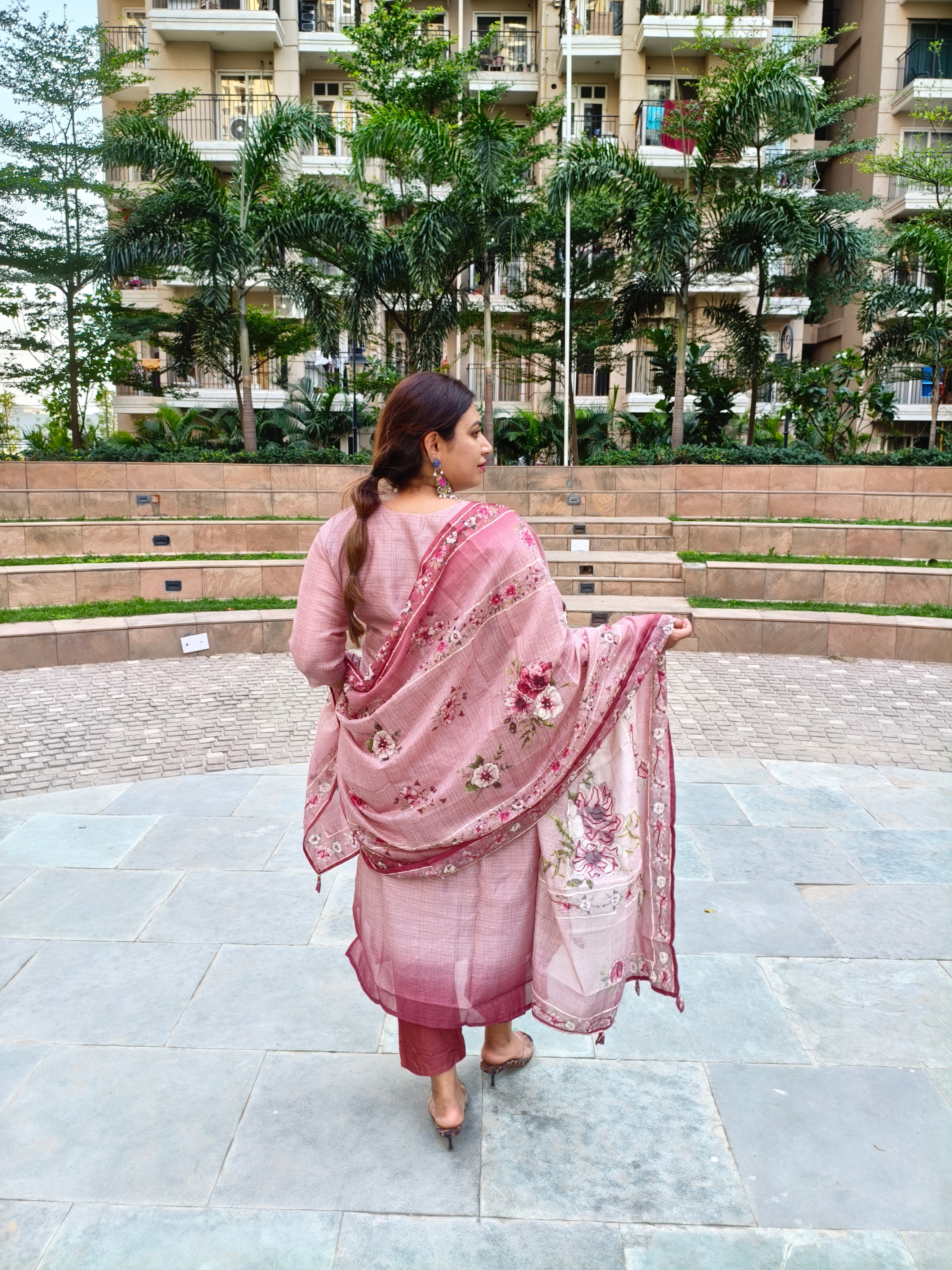 Mauve Meadow: Premium Suit Set with Floral Bundi Work