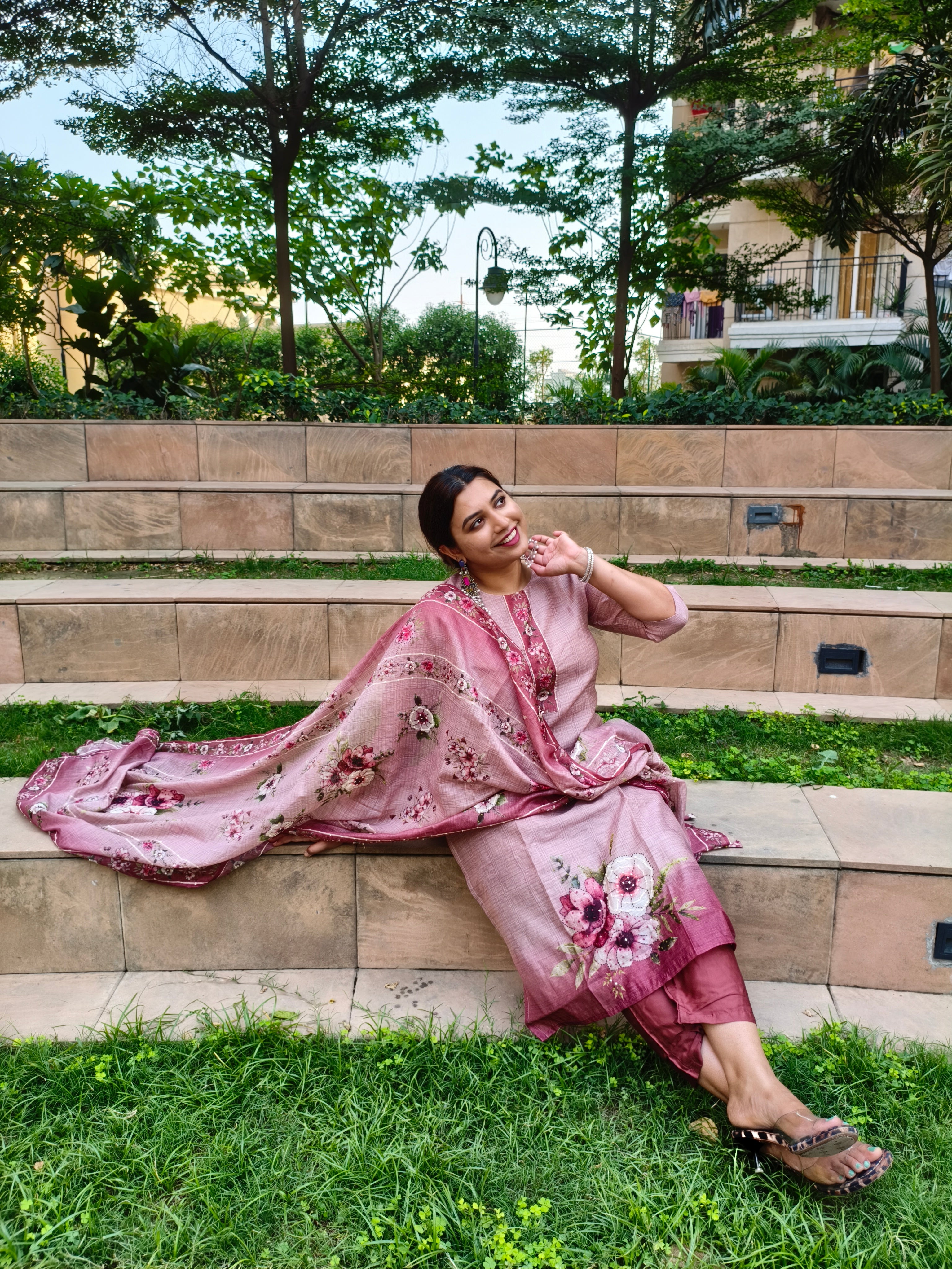 Mauve Meadow: Premium Suit Set with Floral Bundi Work