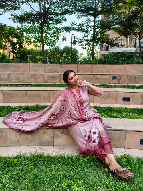 Mauve Meadow: Premium Suit Set with Floral Bundi Work